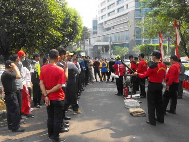 LATIHAN PEMADAM KEBAKARAN KOMPLEK PERKANTORAN BIDAKARA DAN HOTEL BIDAKARA